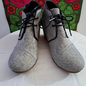 TOMS Desert Wedge in Metallic Linen